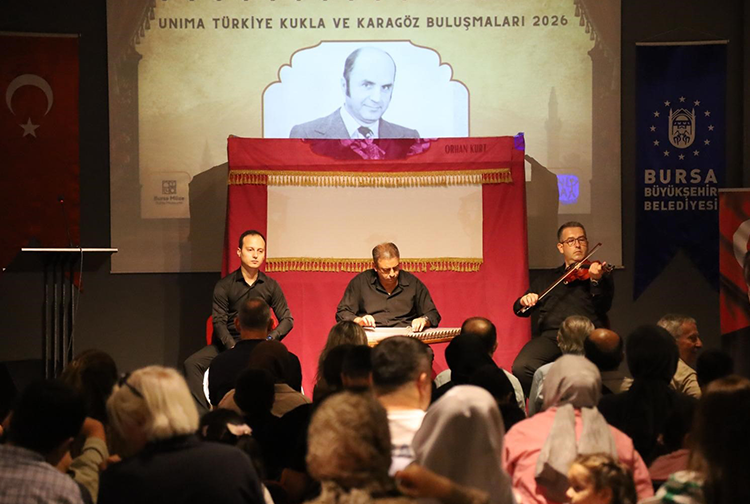 Karagöz, Bursa'da Izleyiciyle Buluşuyor2
