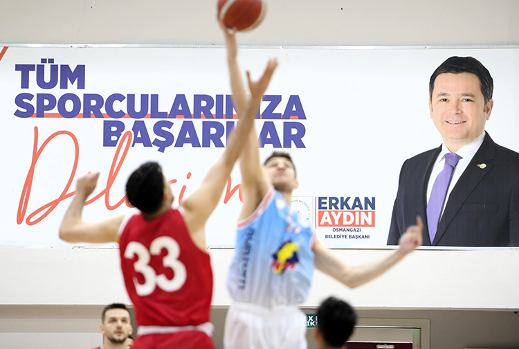 Osmangazi Belediyesi 18. Final Basketbol Turnuvası, Türkiye Basketbol Ligi’nin Güçlü Ekiplerini Aynı Parkede Buluştururken, Üç Gün Sürecek Heyecan Dolu Karşılaşmaların Da Startını Verdi.2