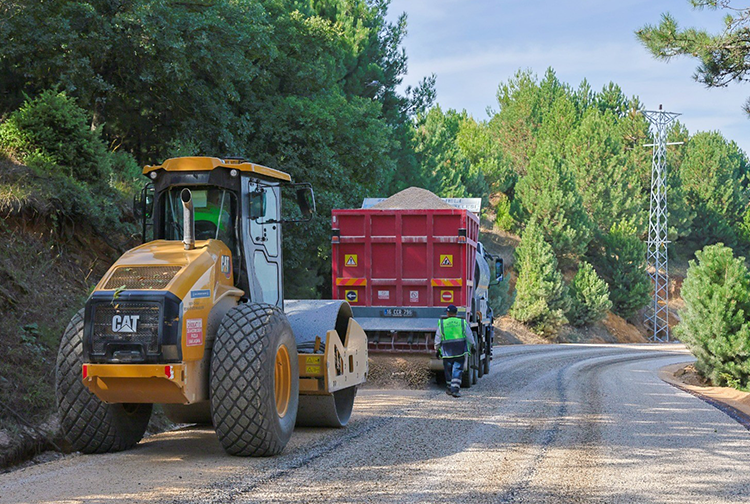 Osmangazi'nin 3 Mahallesinde Yollar Yenileniyor