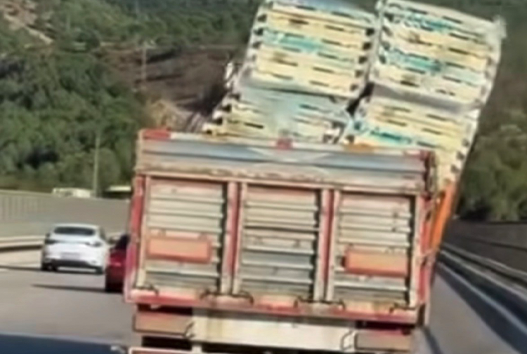 Bursa’da tehlikeli taşımacılık kamerada