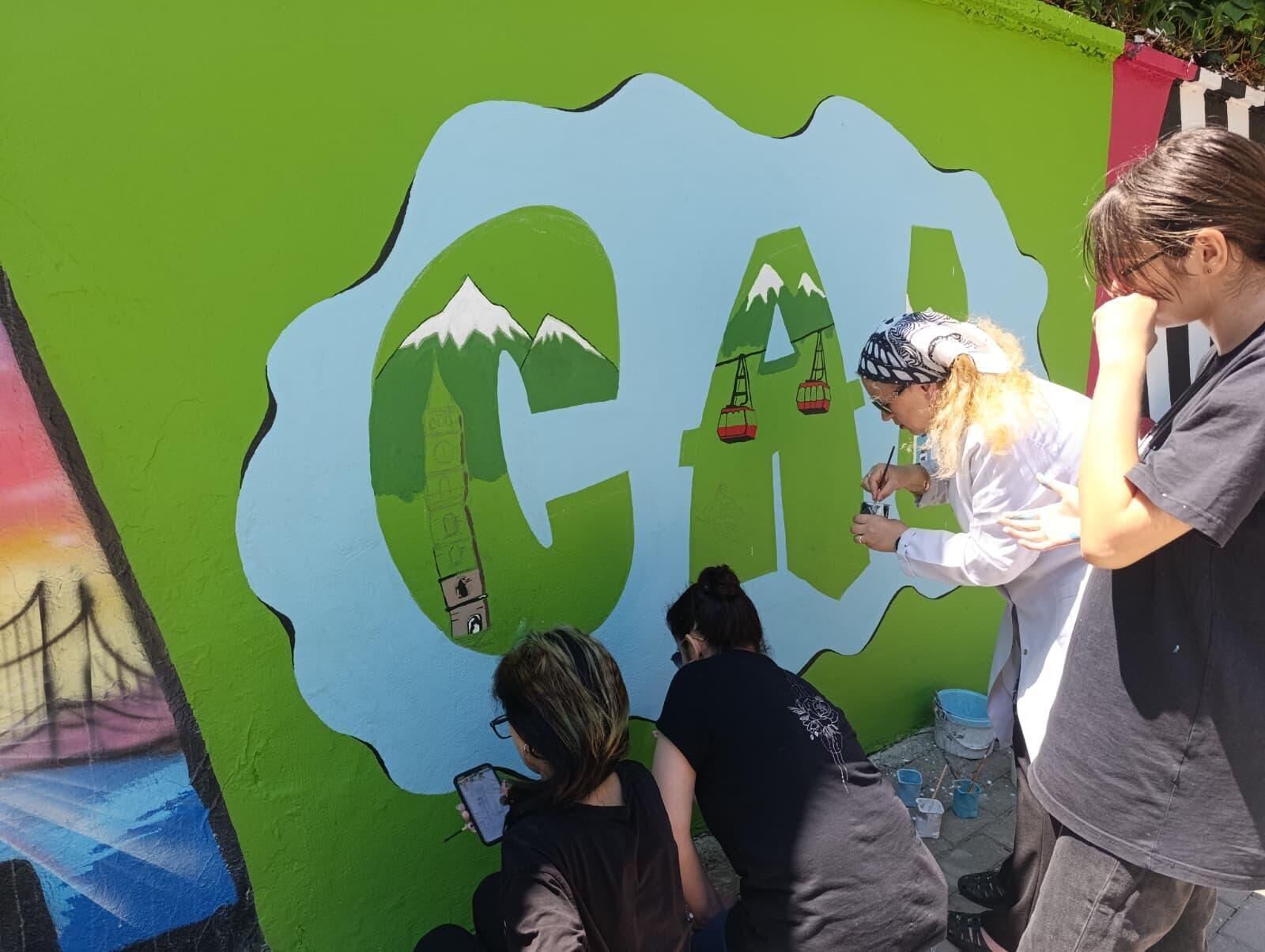 Cumhuriyet Anadolu Lisesinde Bursa temalı grafiti çalışması