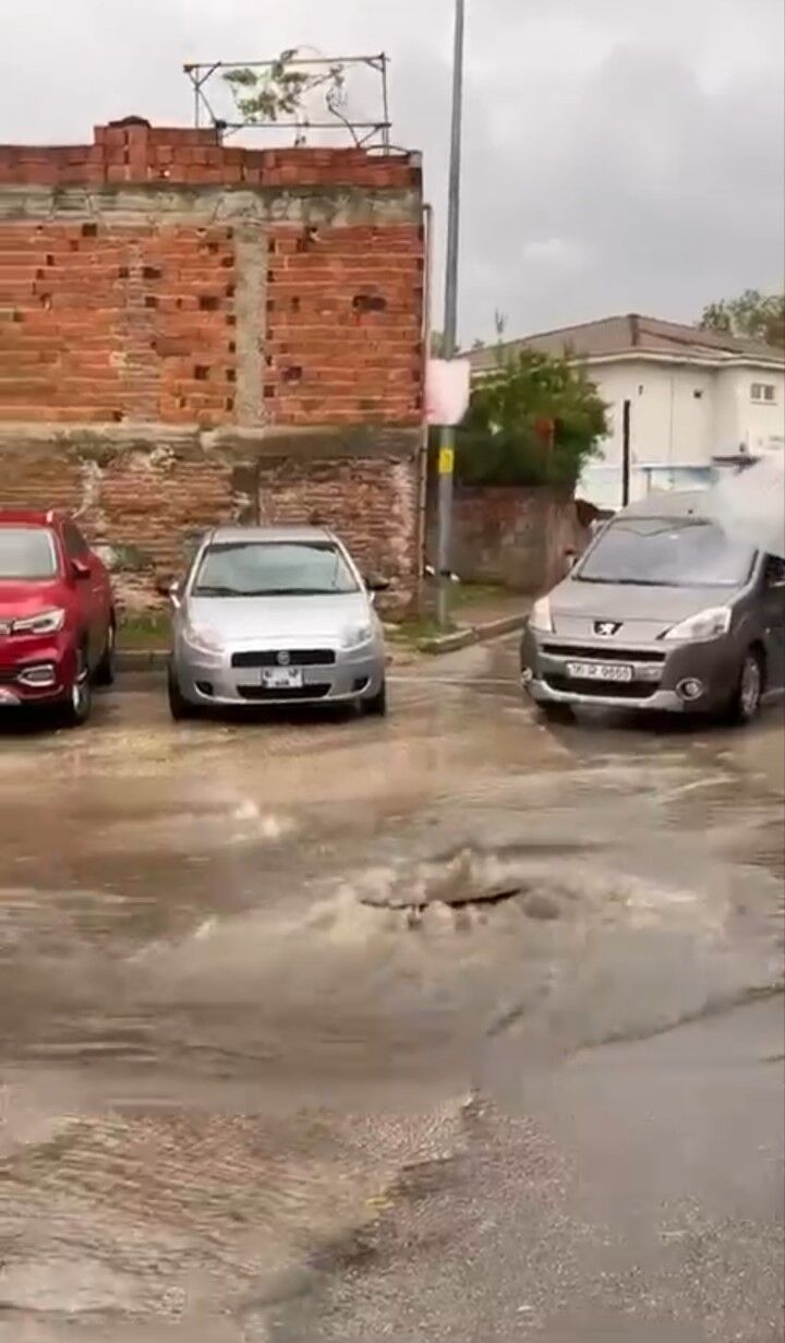 Bursa’da pazar yerleri ve sokaklar göle döndü