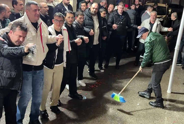 Bursa’da Yağmur Altında Arnavut Damat Coşkusu1