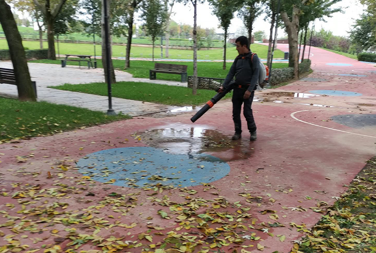 Büyükşehir’den Park Ve Bahçelere Düzenli Bakım1