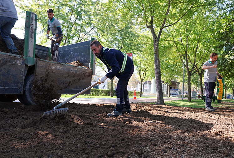 Büyükşehir’den Park Ve Bahçelere Düzenli Bakım6