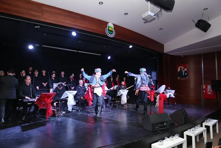 İnegöl Belediyesi Gençlik Korosundan Cumhuriyet Konseri1