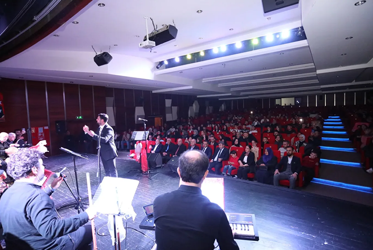 İnegöl Belediyesi Gençlik Korosundan Cumhuriyet Konseri2