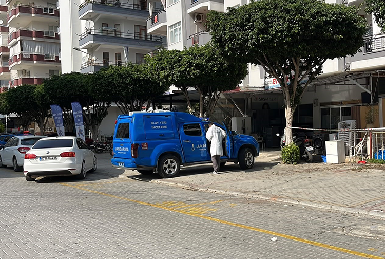 Kız Kardeşini Balkondan Attı, Kendi Hayatına Son Verdi1