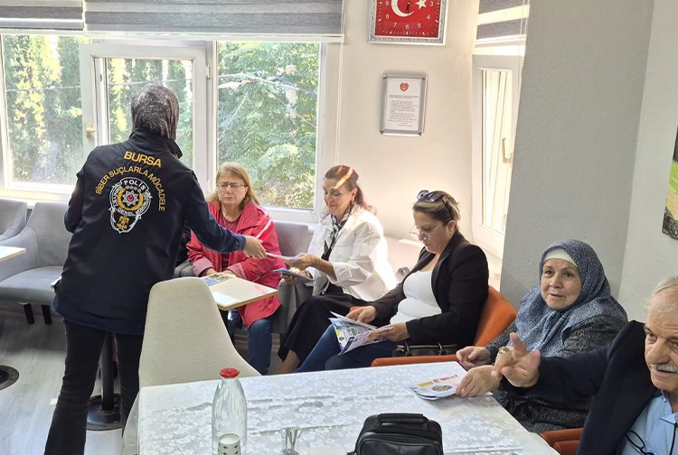 Bursa’da emeklilere siber suçlara karşı farkındalık eğitimi verildi